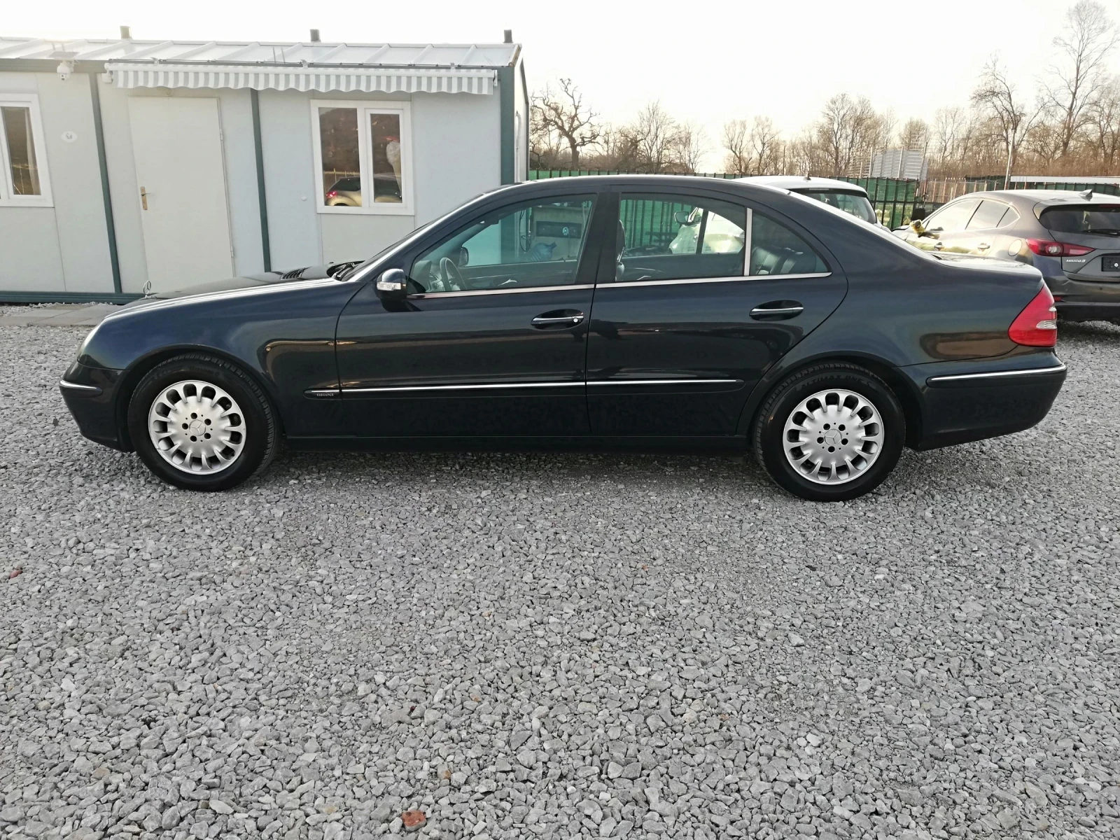 Mercedes-Benz E 270 2.7CDI KLI AVT ITALIA, снимка 3 - Автомобили и джипове - 53793480