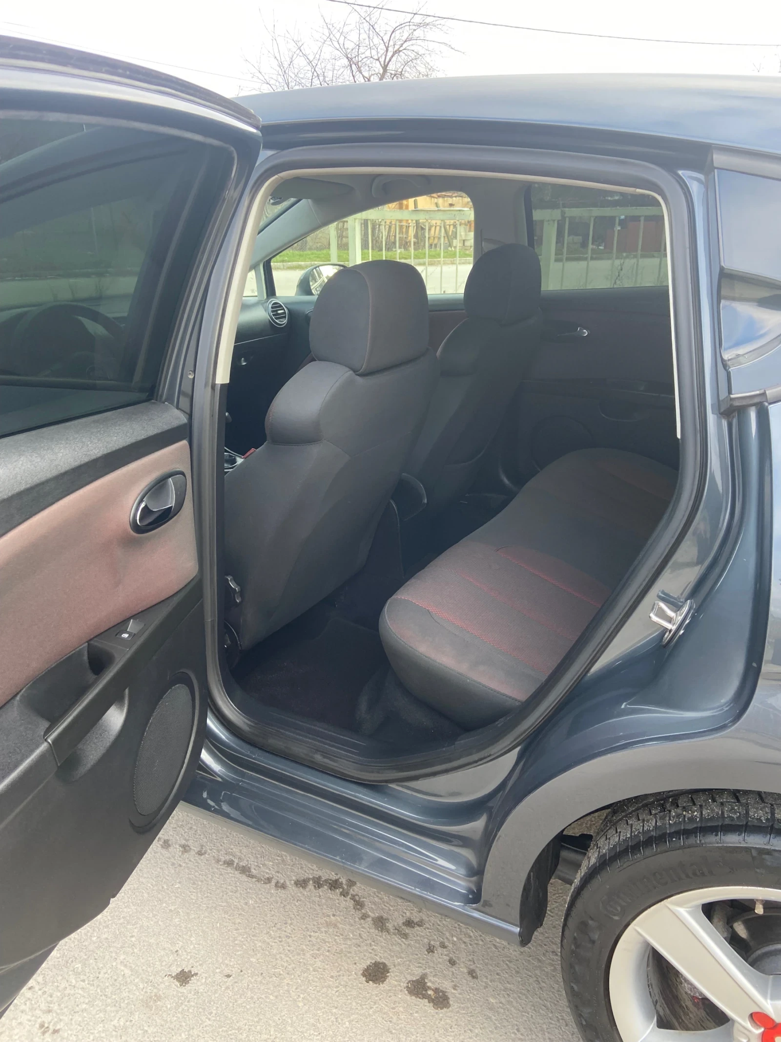 Seat Leon 2.0 TDi BMM 140 kc, снимка 13 - Автомобили и джипове - 54128059