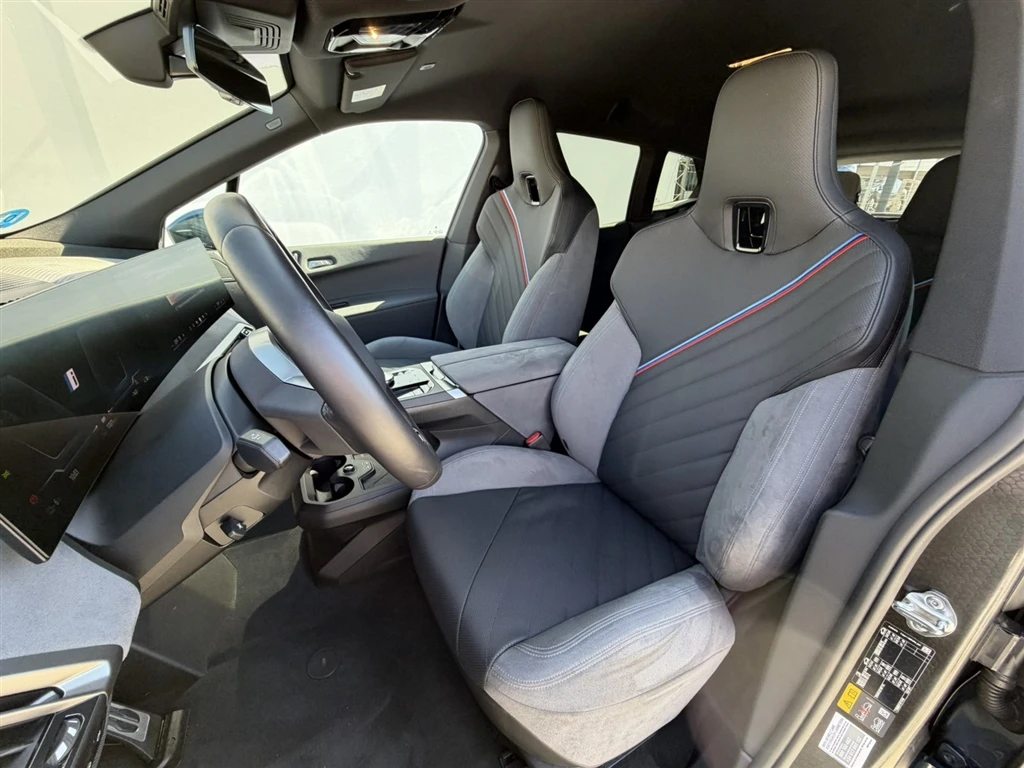 BMW iX xDrive60, снимка 9 - Автомобили и джипове - 54421833