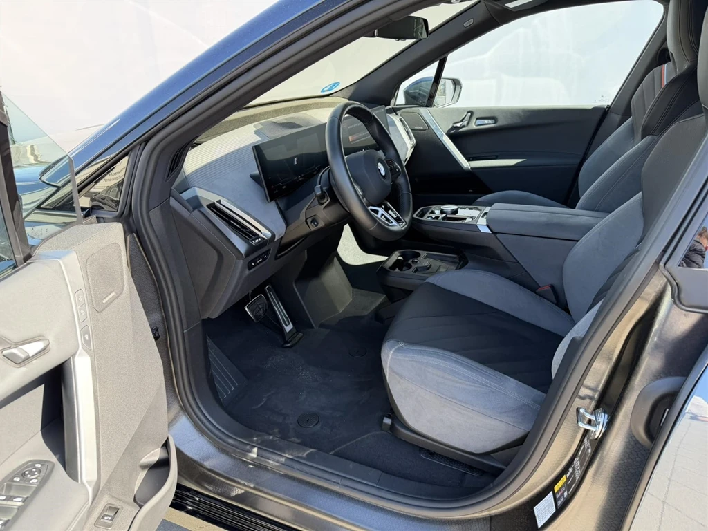 BMW iX xDrive60, снимка 8 - Автомобили и джипове - 54421833
