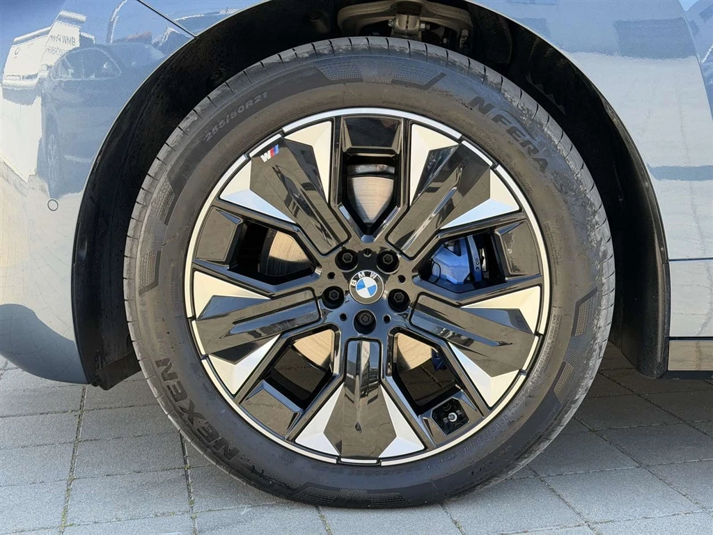 BMW iX xDrive60, снимка 5 - Автомобили и джипове - 54421833
