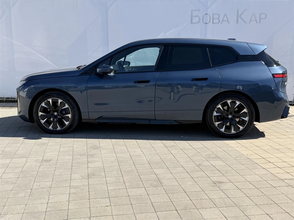 BMW iX xDrive60, снимка 3 - Автомобили и джипове - 54421833