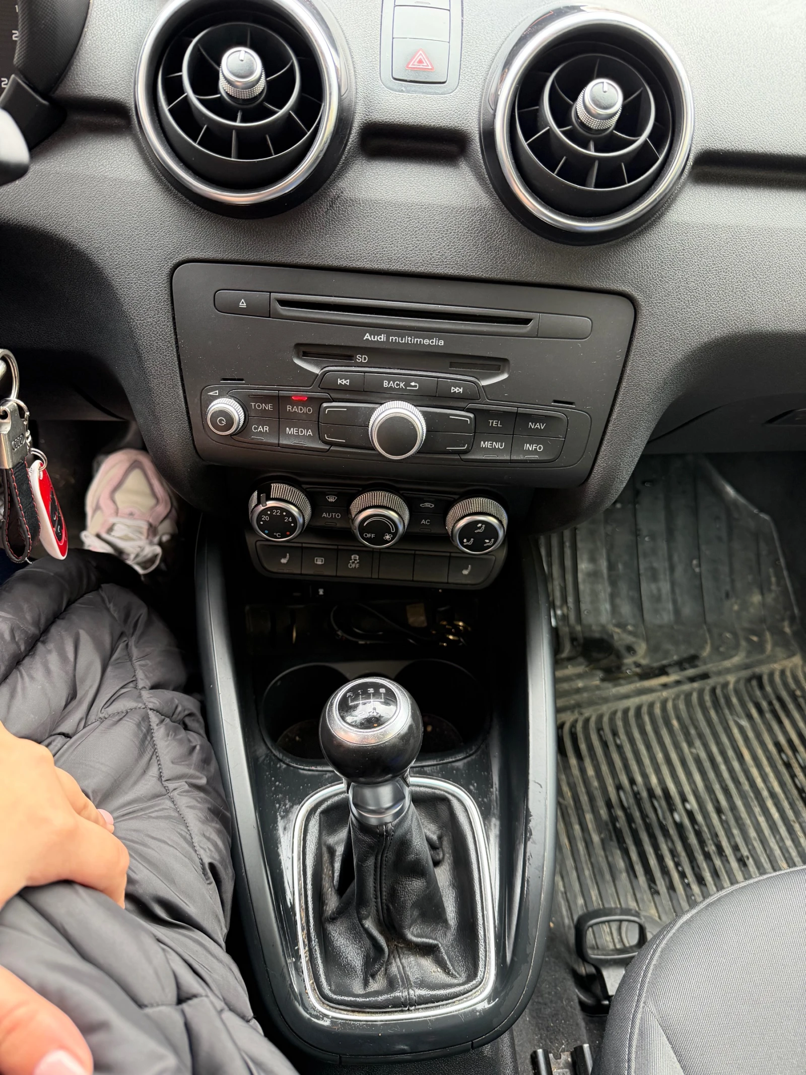 Audi A1 1.2TFSi, снимка 9 - Автомобили и джипове - 54477585