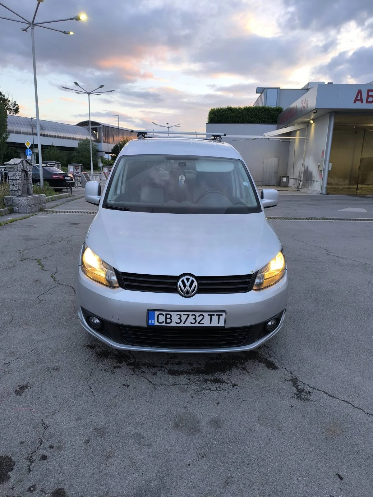 VW Caddy, снимка 9 - Автомобили и джипове - 54639812