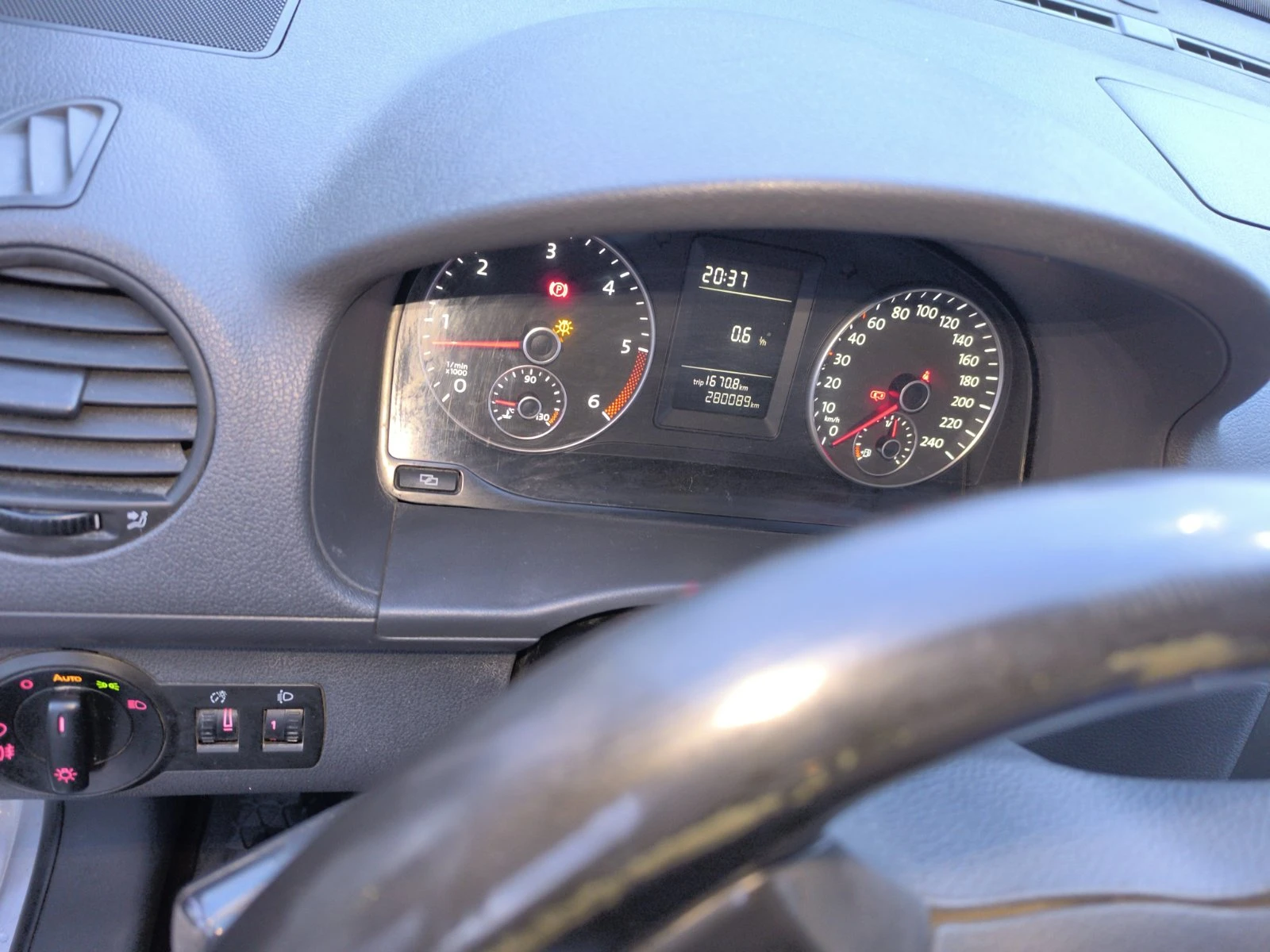 VW Caddy, снимка 4 - Автомобили и джипове - 54639812