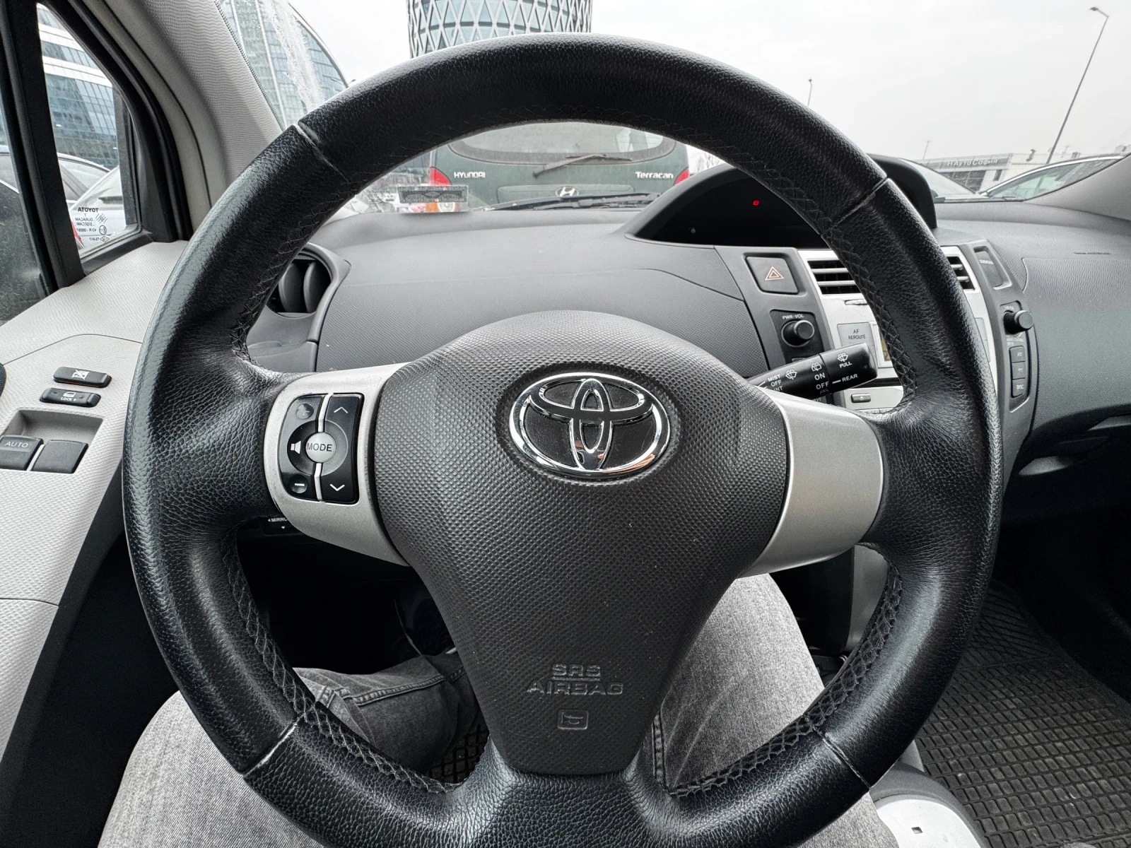 Toyota Yaris, снимка 7 - Автомобили и джипове - 54713863