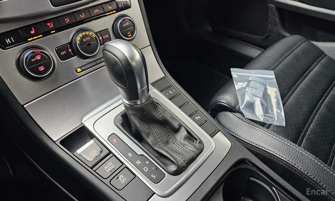 VW CC  Facelift * Камера/Кожа/Подгрев/Обдухване* , снимка 13 - Автомобили и джипове - 54894821