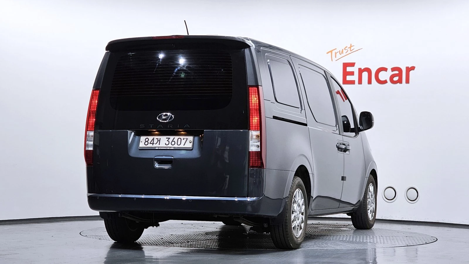 Hyundai Staria Modern* BLIND SPOT* ПОДГРЕВ ВОЛАН* КРАЙНА ЦЕНА, снимка 2 - Автомобили и джипове - 55367066