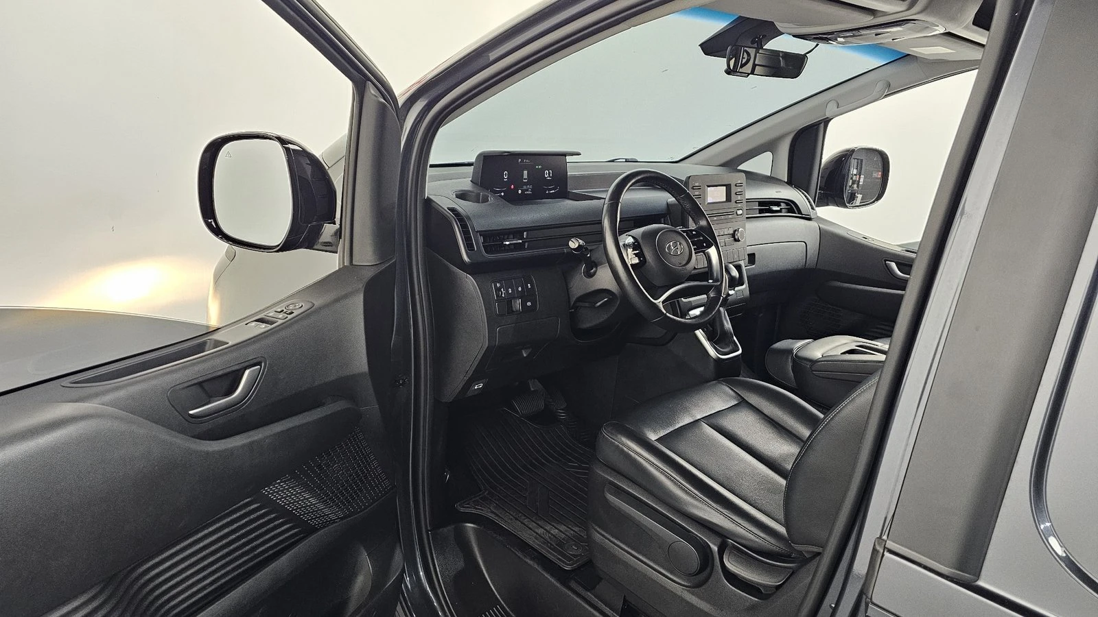 Hyundai Staria Modern* BLIND SPOT* ПОДГРЕВ ВОЛАН* КРАЙНА ЦЕНА, снимка 10 - Автомобили и джипове - 55367066