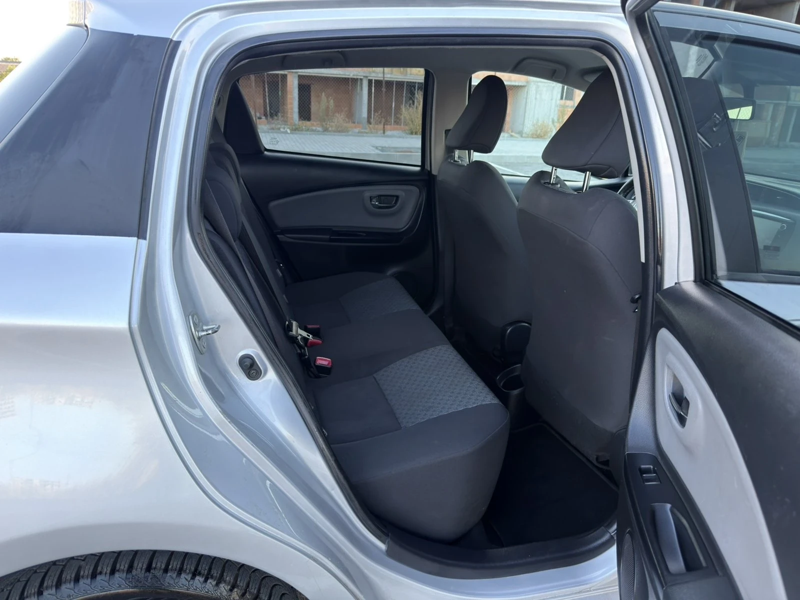 Toyota Yaris 1.3i  VVT-Face, снимка 15 - Автомобили и джипове - 55891522