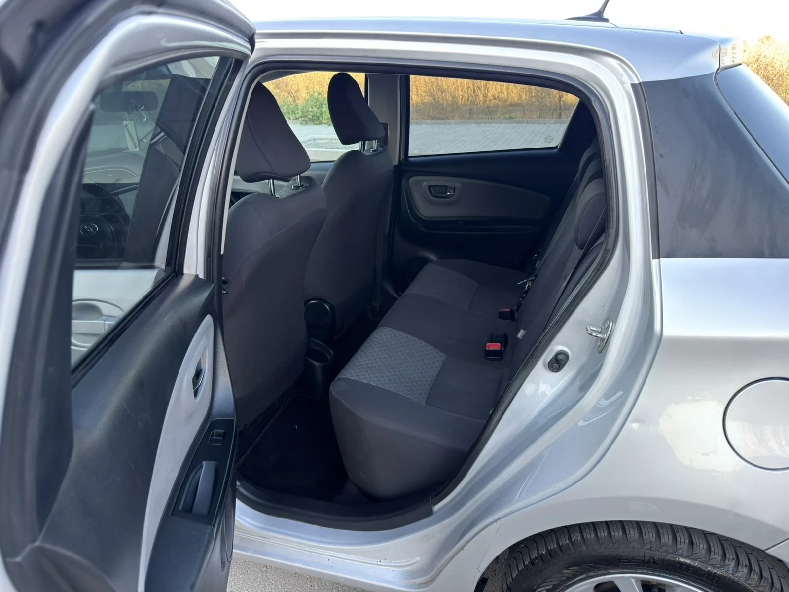 Toyota Yaris 1.3i  VVT-Face, снимка 14 - Автомобили и джипове - 55891522