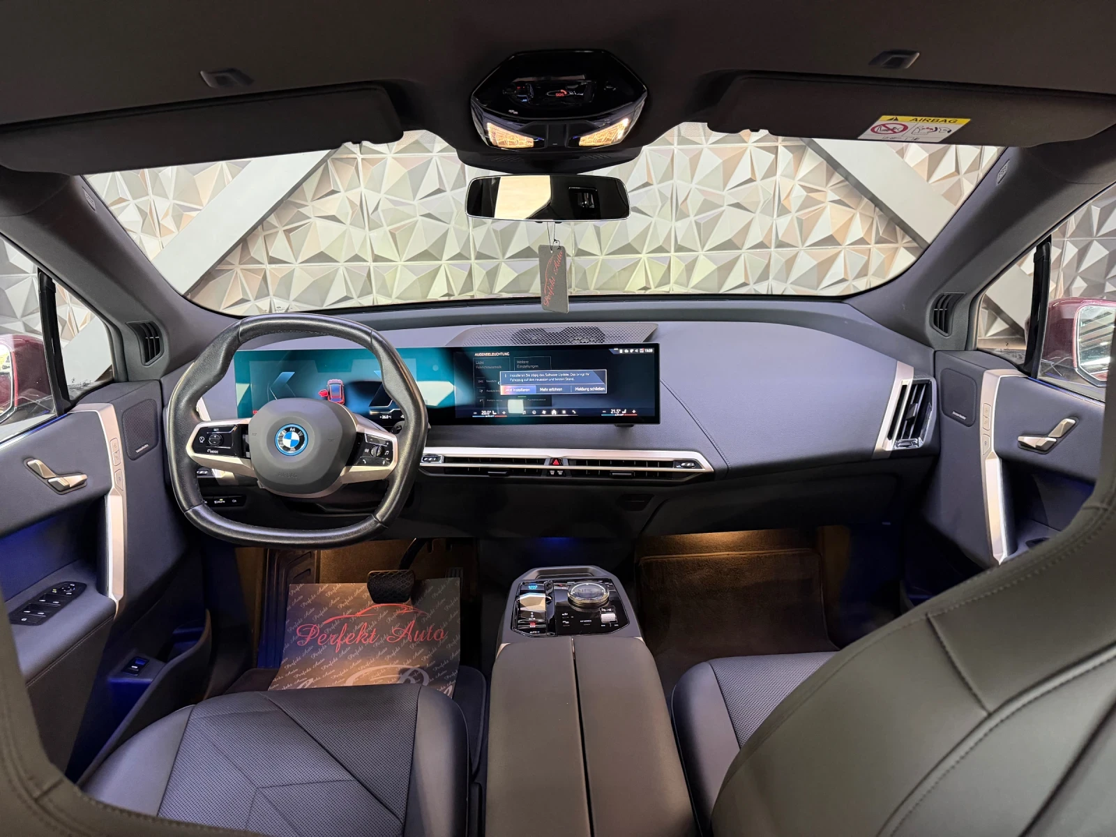 BMW iX 40 xDrive * HARMAN/KARDON* HEAD UP* M PACKET* 360 , снимка 6 - Автомобили и джипове - 56111633