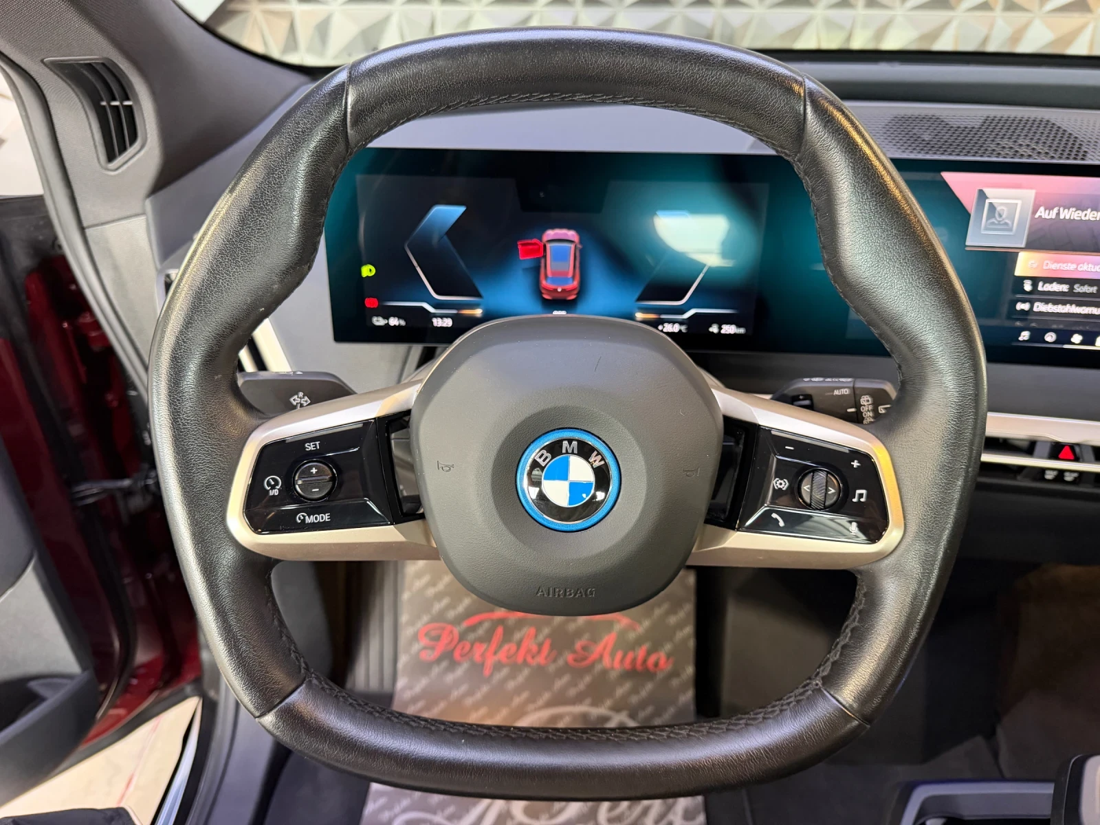 BMW iX 40 xDrive * HARMAN/KARDON* HEAD UP* M PACKET* 360 , снимка 12 - Автомобили и джипове - 56111633
