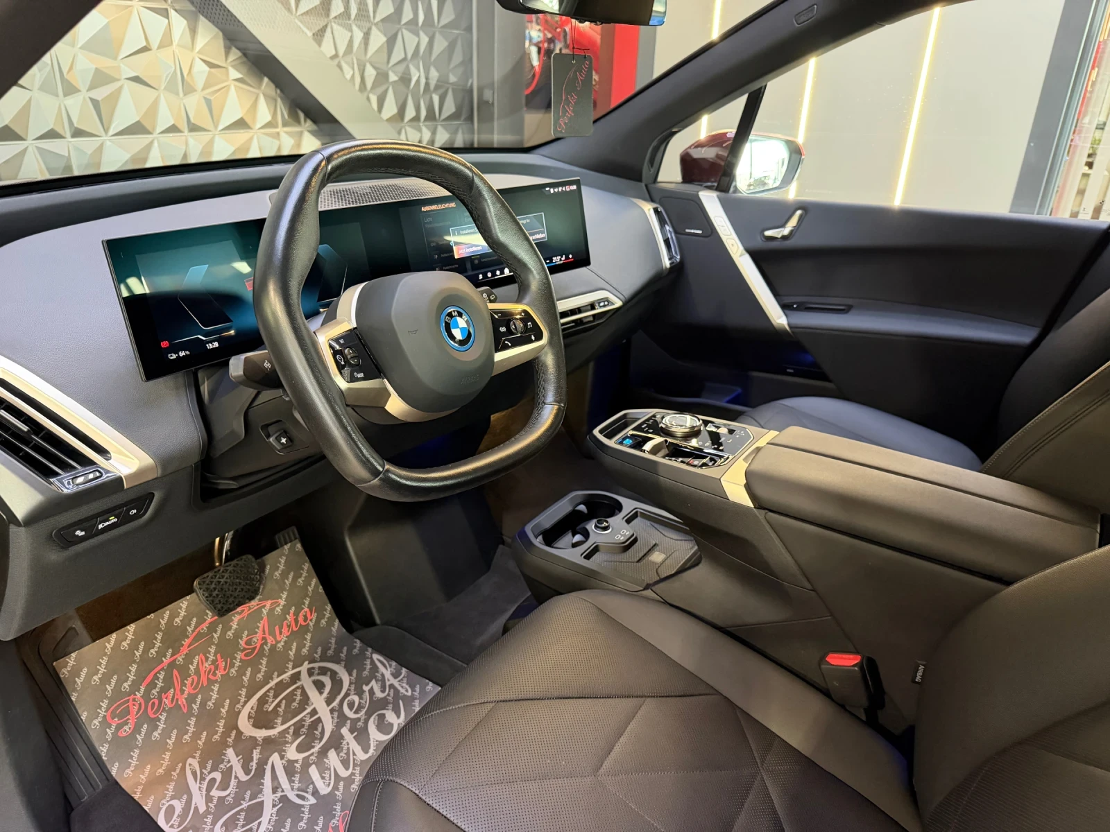 BMW iX 40 xDrive * HARMAN/KARDON* HEAD UP* M PACKET* 360 , снимка 7 - Автомобили и джипове - 56111633