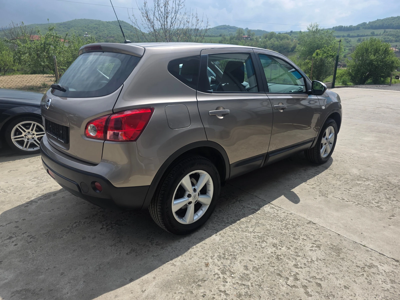 Nissan Qashqai 2.0I 4X4 172000km TOP - изображение 8