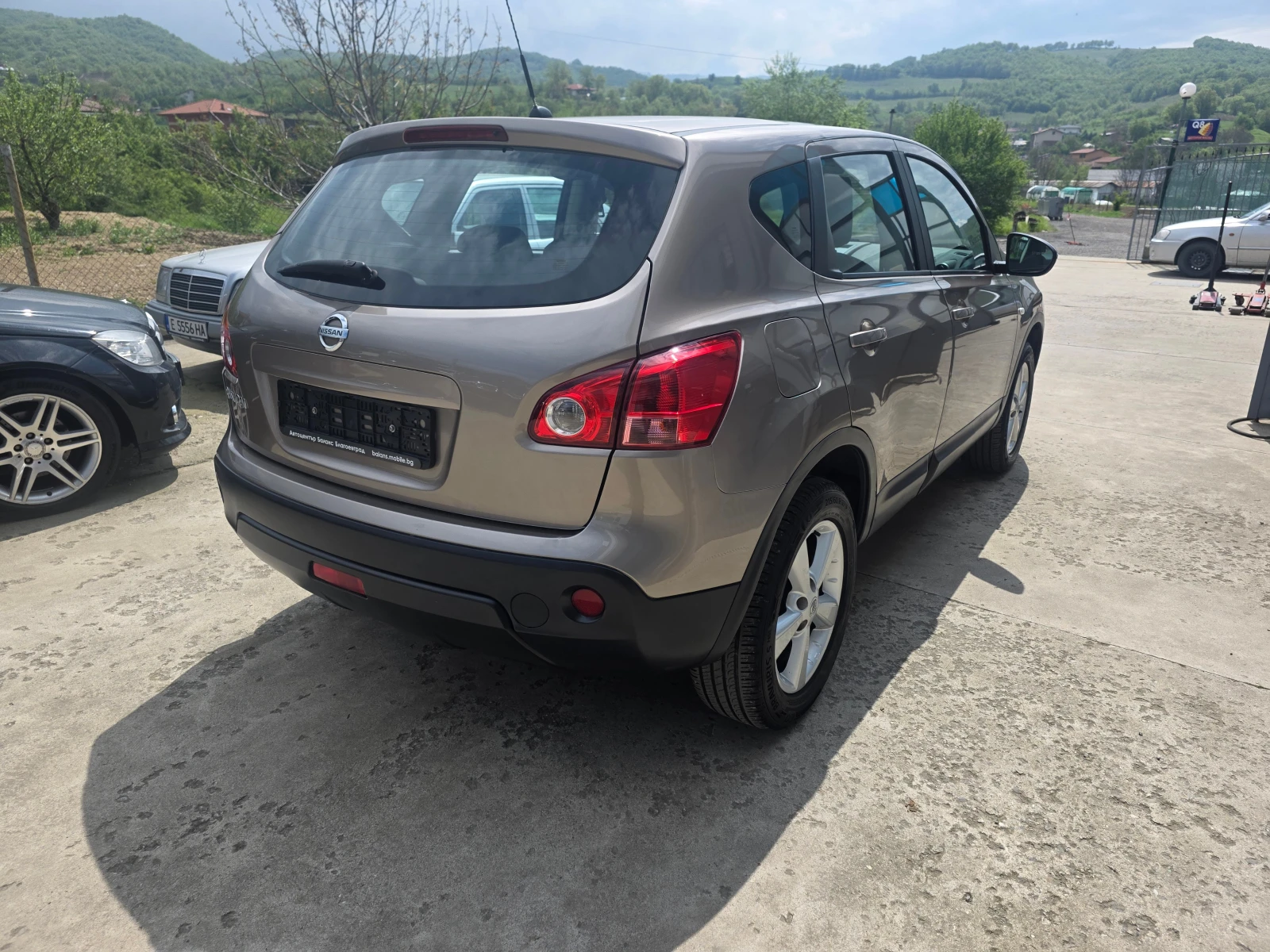 Nissan Qashqai 2.0I 4X4 172000km TOP - изображение 7