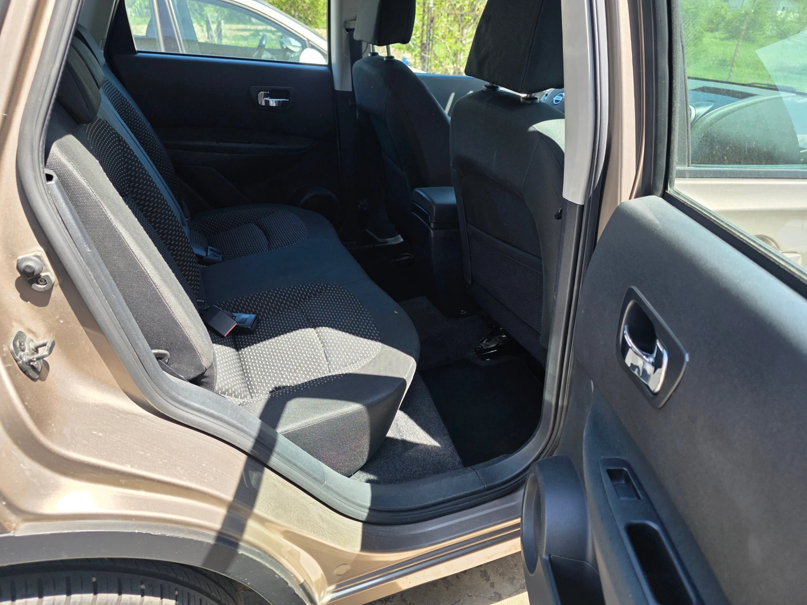 Nissan Qashqai 2.0I 4X4 172000km TOP - изображение 10