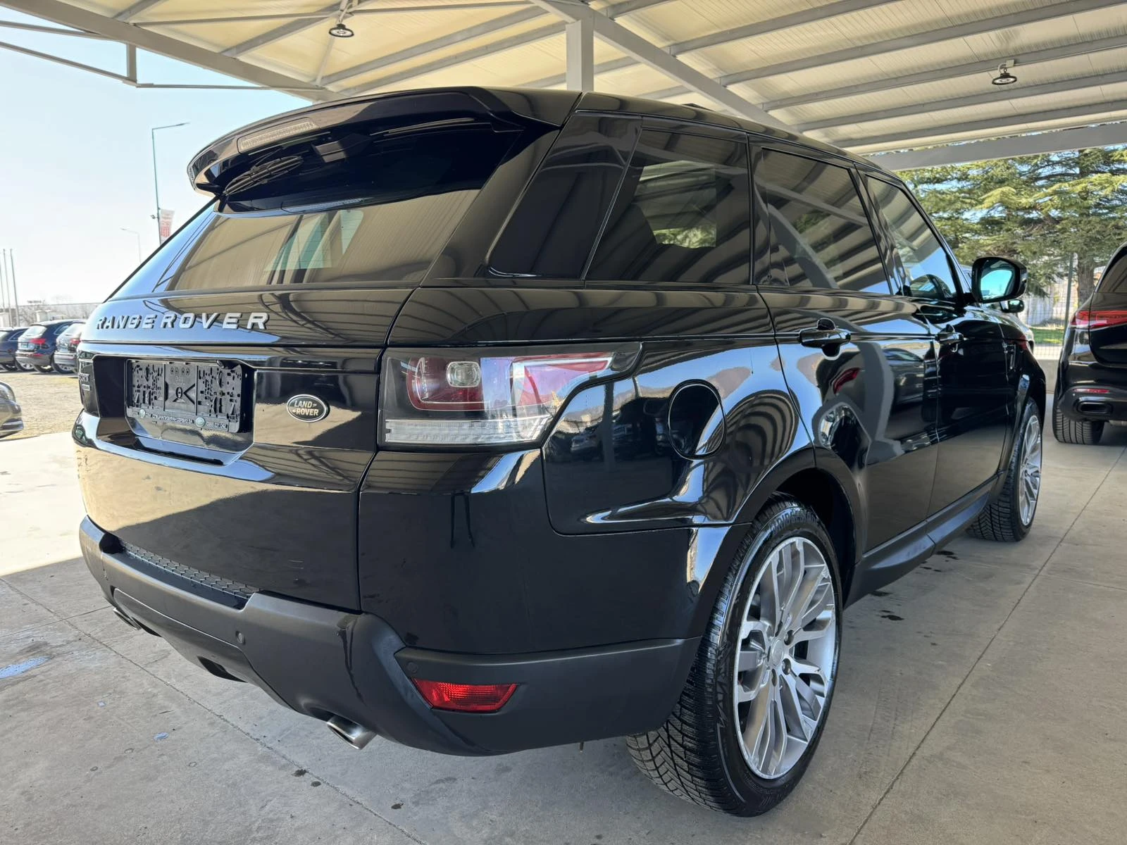 Land Rover Range Rover Sport 3.0/SDV6* 292ps* R-Dynamic* КОЖА* ПАНО* КАМЕРА, снимка 5 - Автомобили и джипове - 53777183