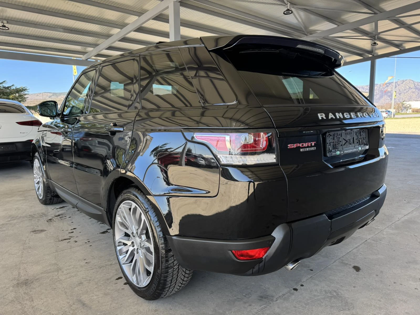 Land Rover Range Rover Sport 3.0/SDV6* 292ps* R-Dynamic* КОЖА* ПАНО* КАМЕРА, снимка 3 - Автомобили и джипове - 53777183