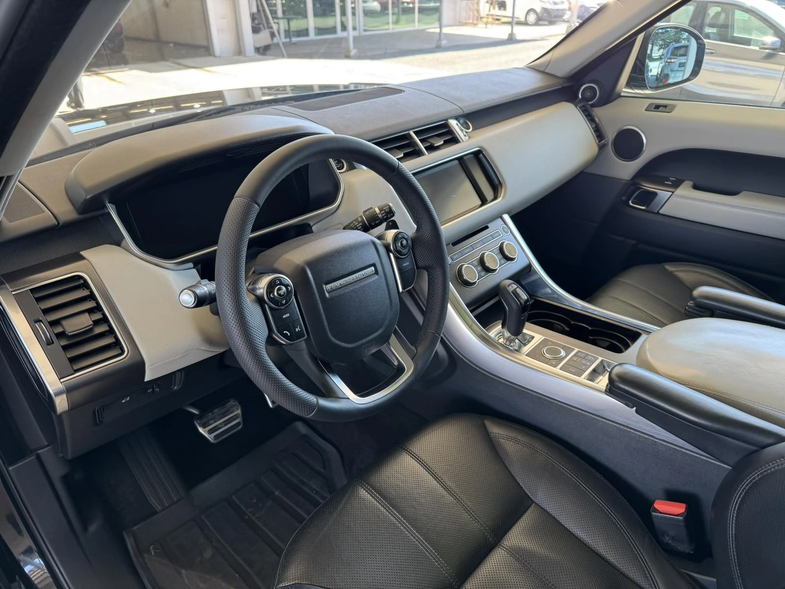 Land Rover Range Rover Sport 3.0/SDV6* 292ps* R-Dynamic* КОЖА* ПАНО* КАМЕРА, снимка 9 - Автомобили и джипове - 53777183