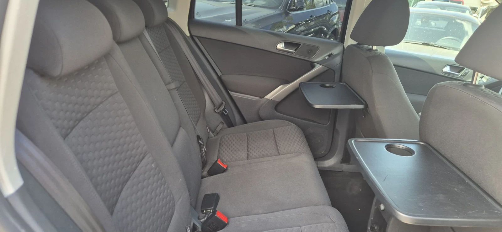 VW Tiguan 2.0T-170кс. 4X4, снимка 9 - Автомобили и джипове - 54353072