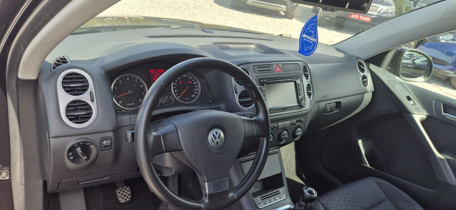 VW Tiguan 2.0T-170кс. 4X4, снимка 14 - Автомобили и джипове - 54353072