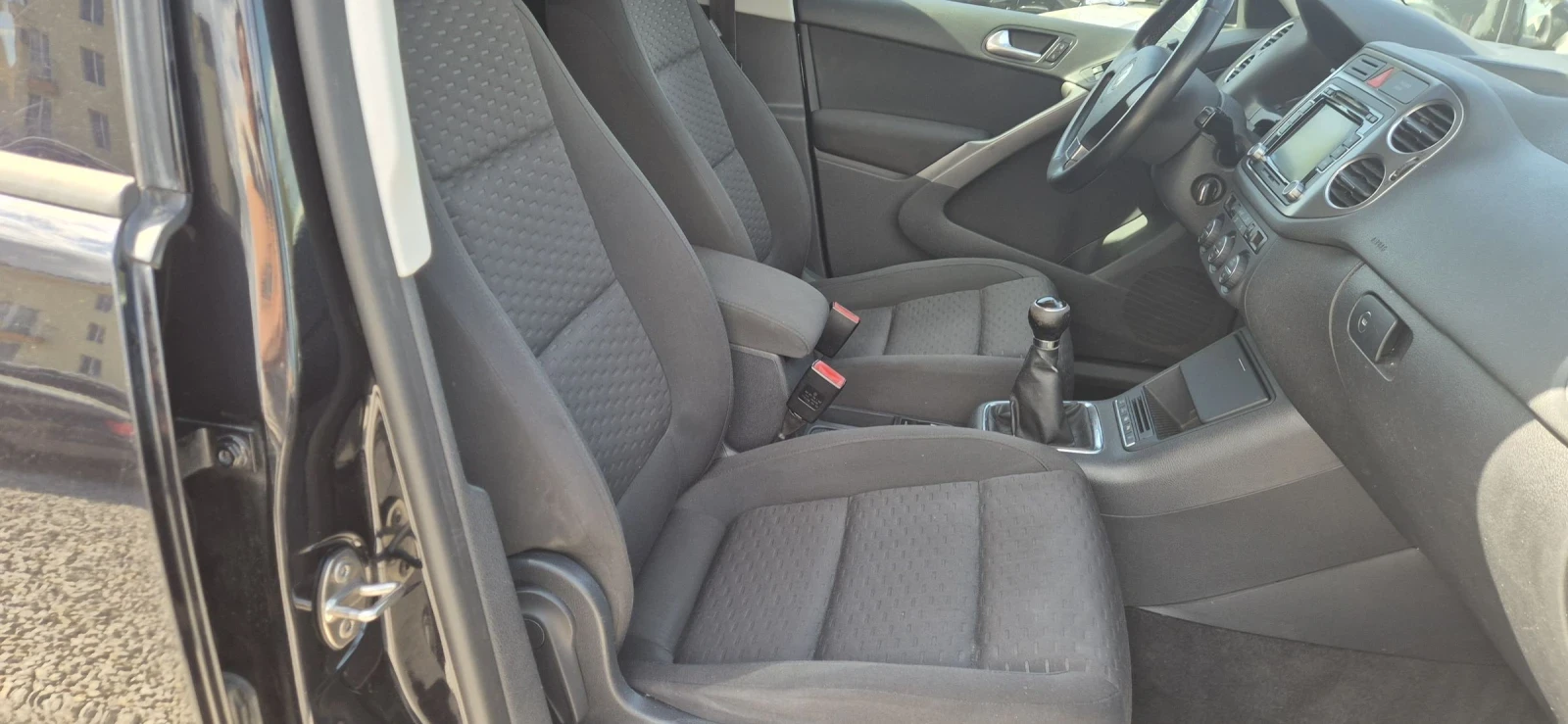 VW Tiguan 2.0T-170кс. 4X4, снимка 12 - Автомобили и джипове - 54353072