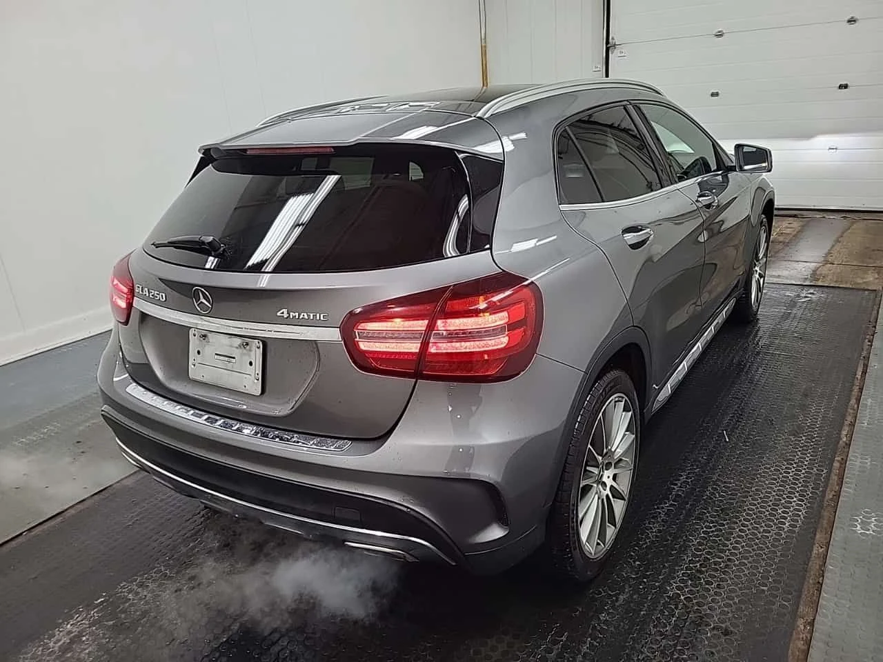 Mercedes-Benz GLA 250 ПАМЕТ| PANORAMA| 2 КЛЮЧА| , снимка 3 - Автомобили и джипове - 54453013