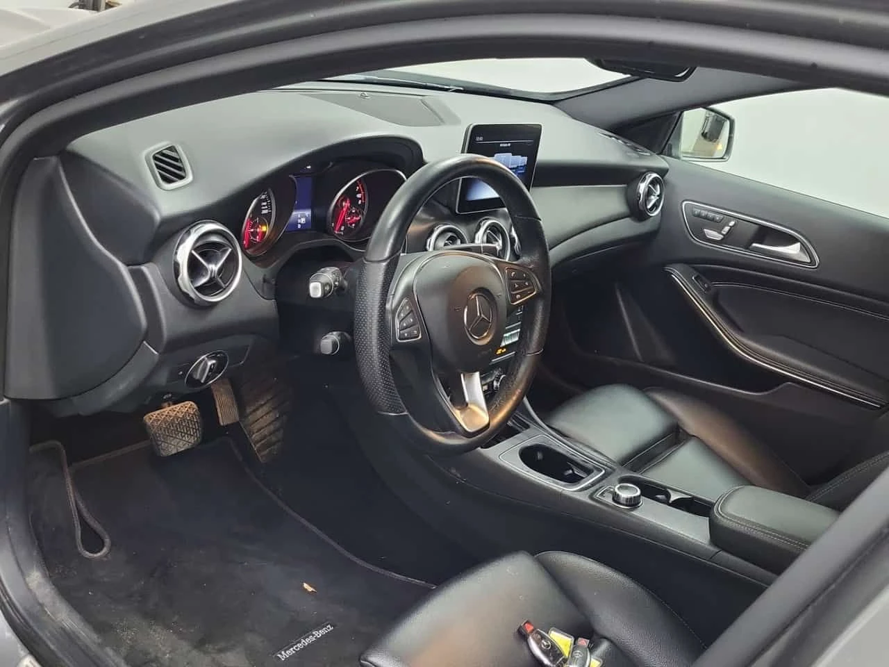 Mercedes-Benz GLA 250 ПАМЕТ| PANORAMA| 2 КЛЮЧА| , снимка 10 - Автомобили и джипове - 54453013