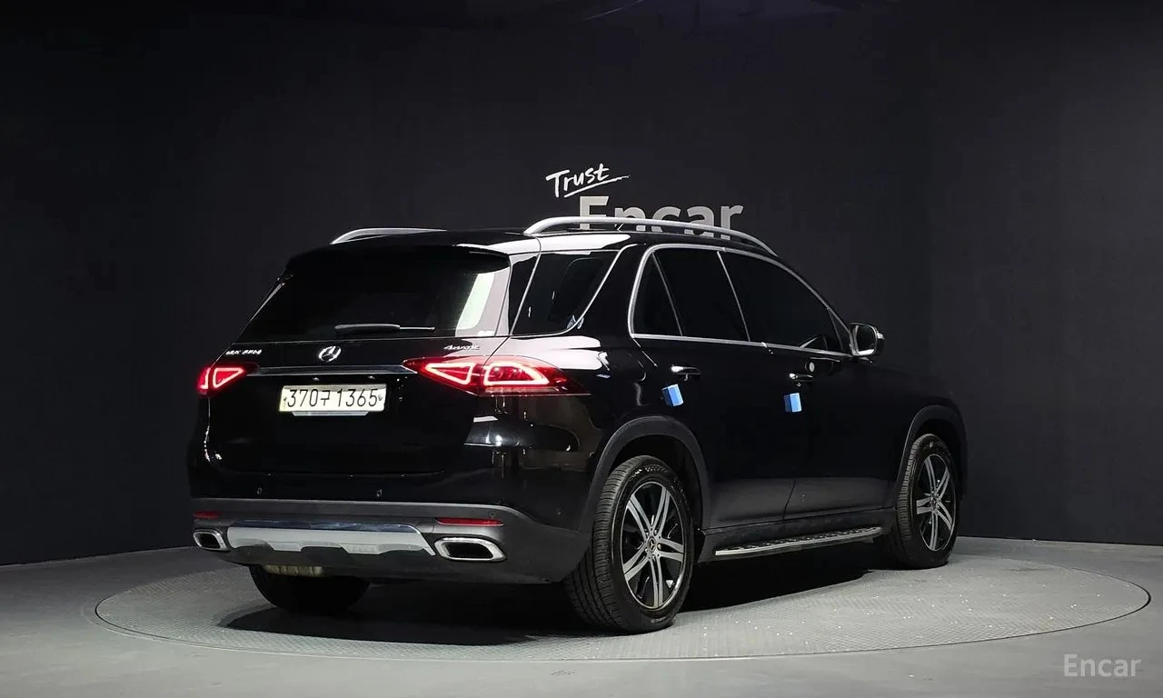 Mercedes-Benz GLE 300 4MATIC * ПОДГРЕВИ* АМБИЕНТНО ОСВЕТЛЕНИЕ* ПАНОРАМА*, снимка 2 - Автомобили и джипове - 55232354