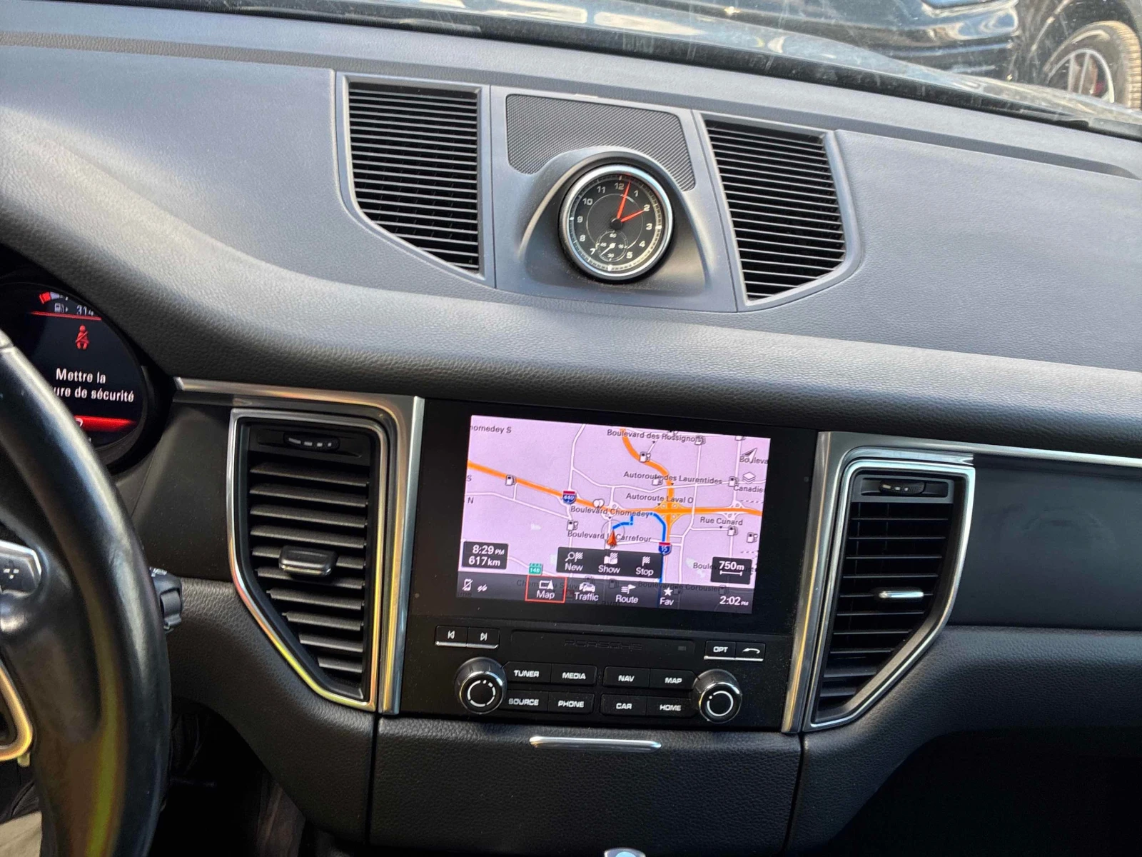 Porsche Macan * AWD * CARFAX * ОПЦИЯ ЗА ФИНАНСИРАНЕ, снимка 9 - Автомобили и джипове - 56114100