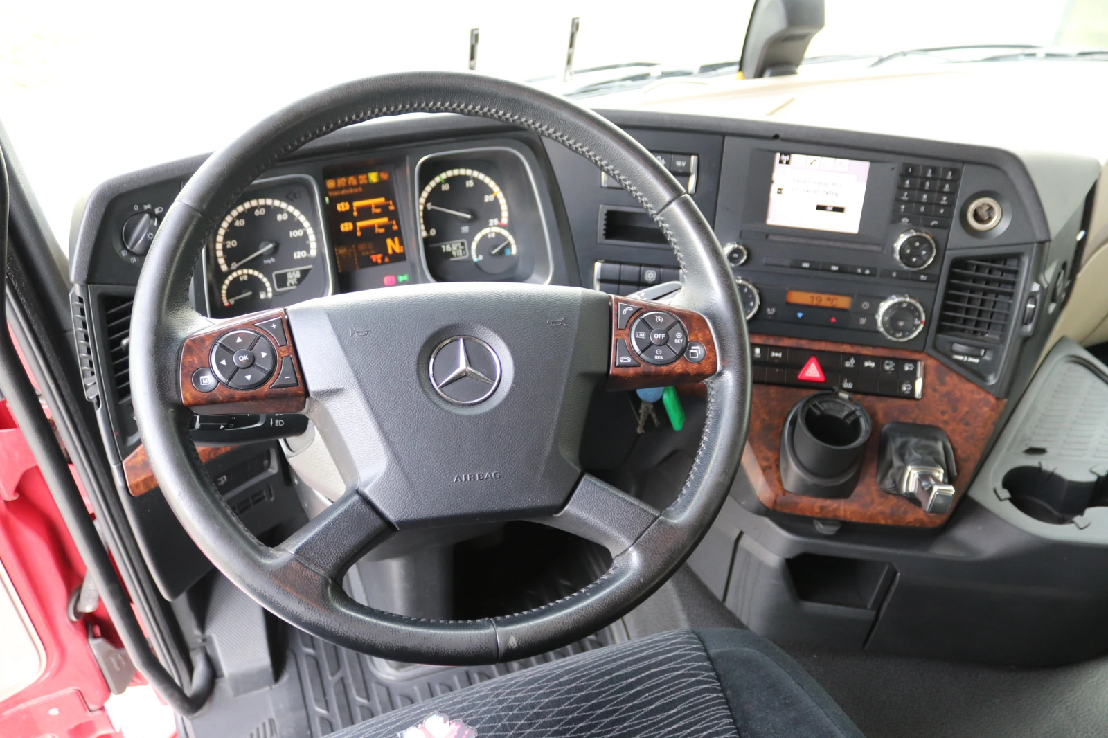 Mercedes-Benz Actros 2548  | Mobile.bg   11