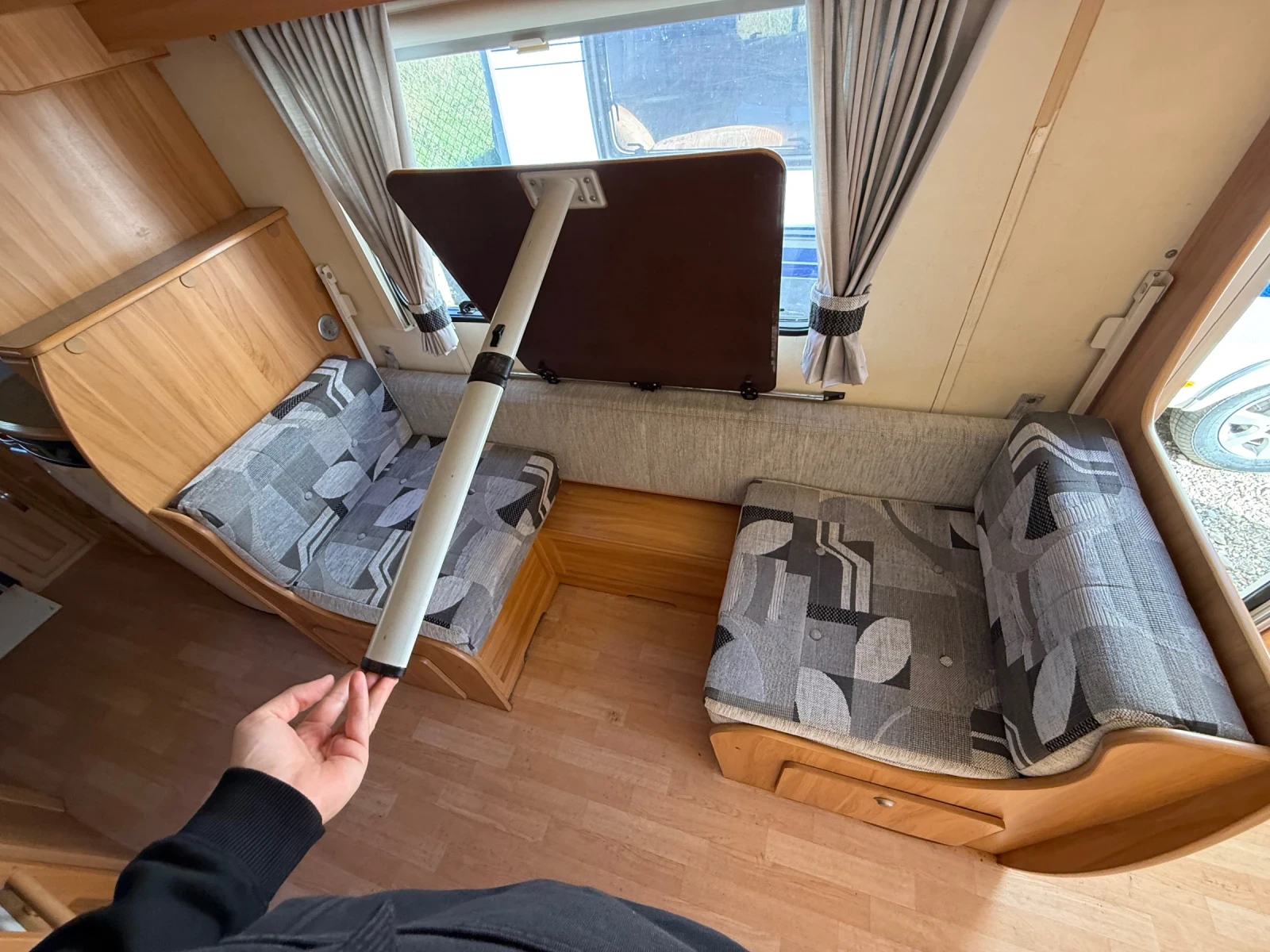 Каравана Fleetwood Meridien 640 EKB, снимка 10 - Каравани и кемпери - 54568941