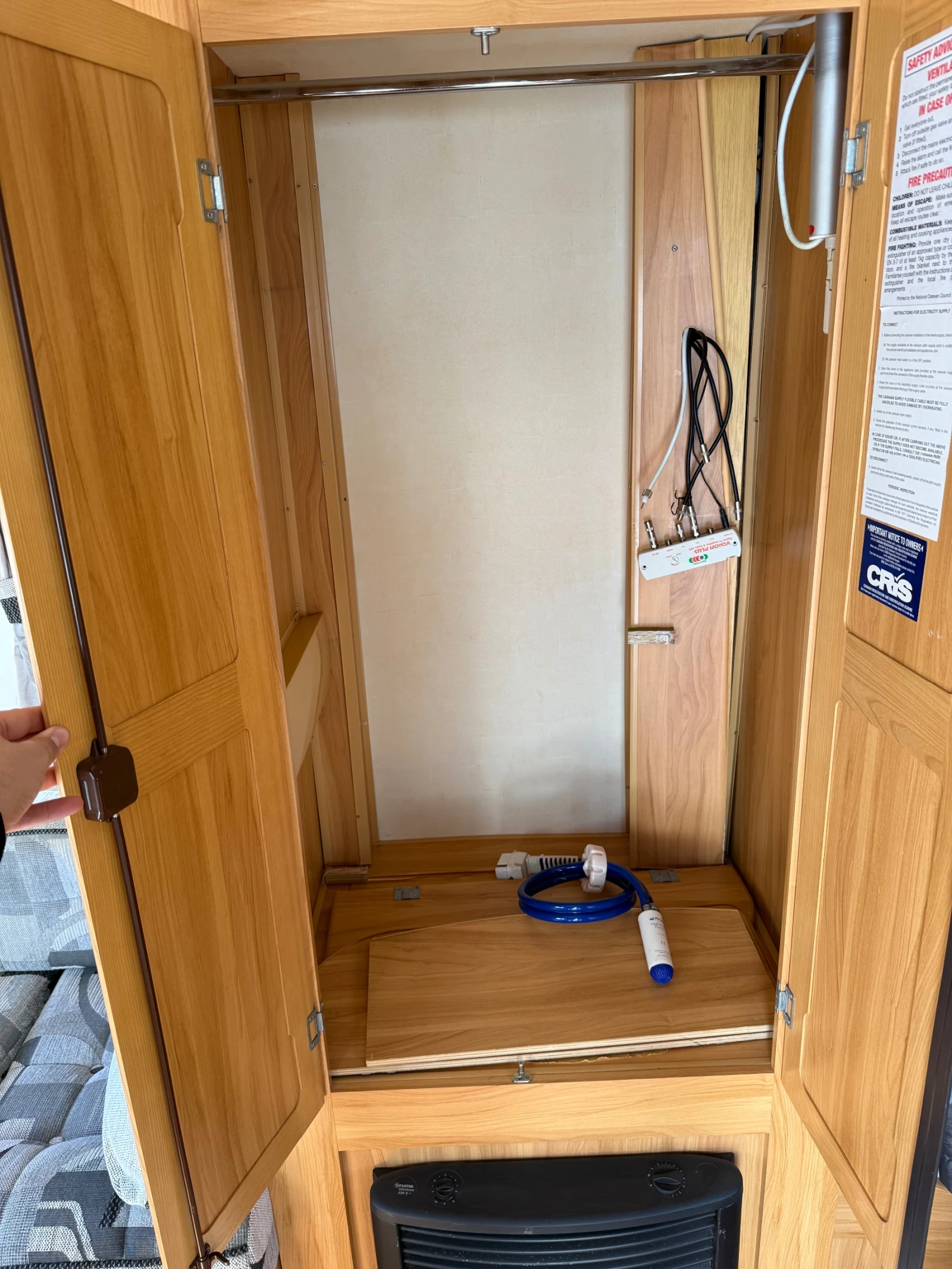 Каравана Fleetwood Meridien 640 EKB, снимка 14 - Каравани и кемпери - 54568941