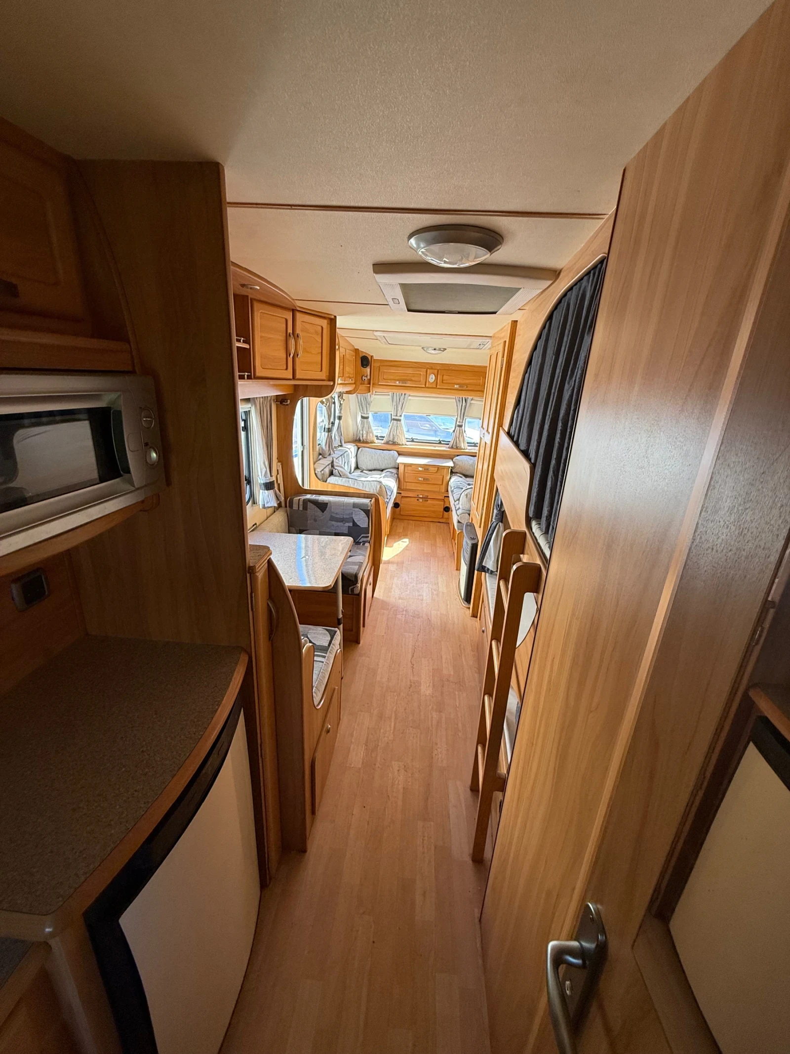 Каравана Fleetwood Meridien 640 EKB, снимка 5 - Каравани и кемпери - 54568941