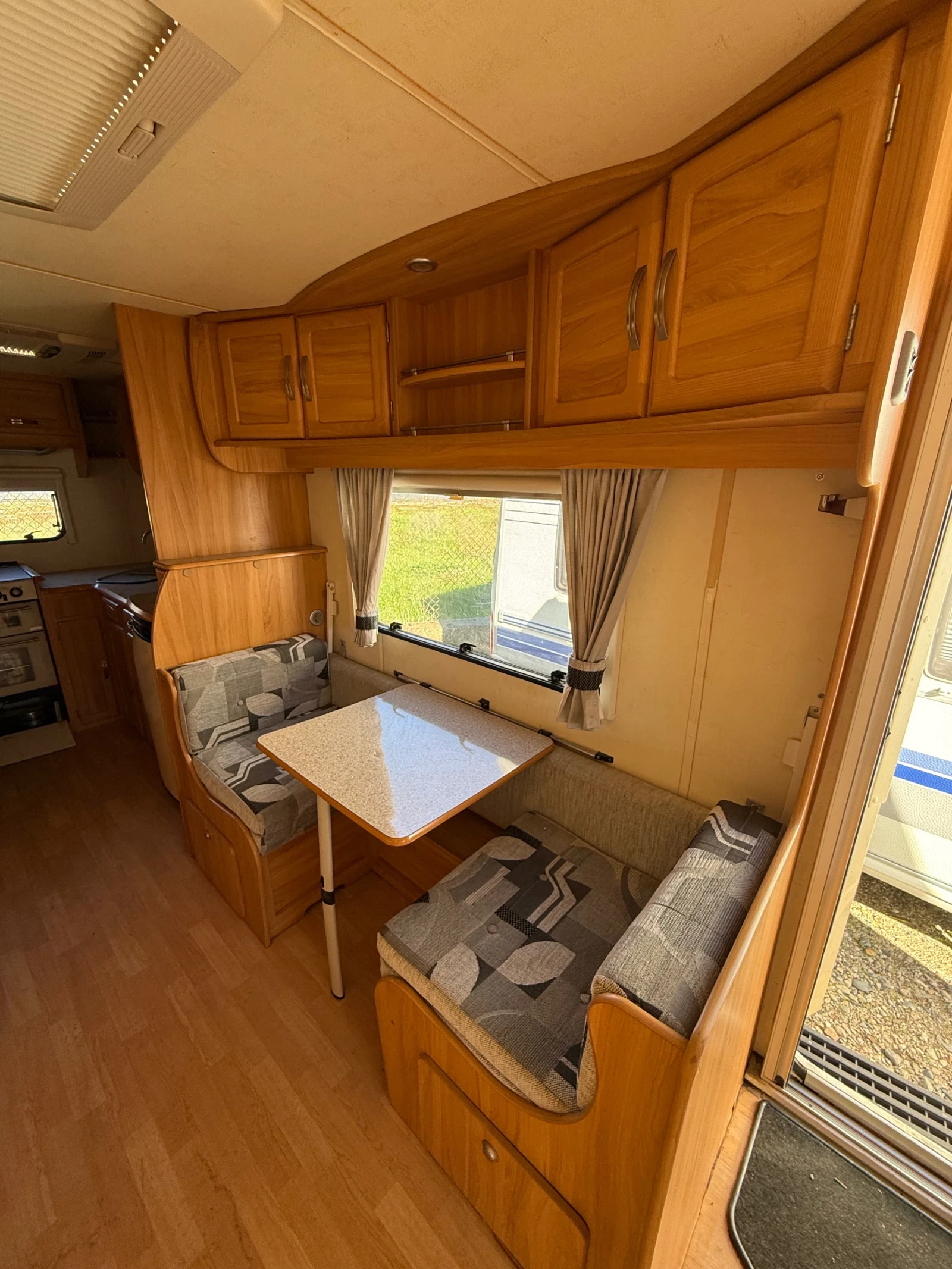 Каравана Fleetwood Meridien 640 EKB, снимка 13 - Каравани и кемпери - 54568941