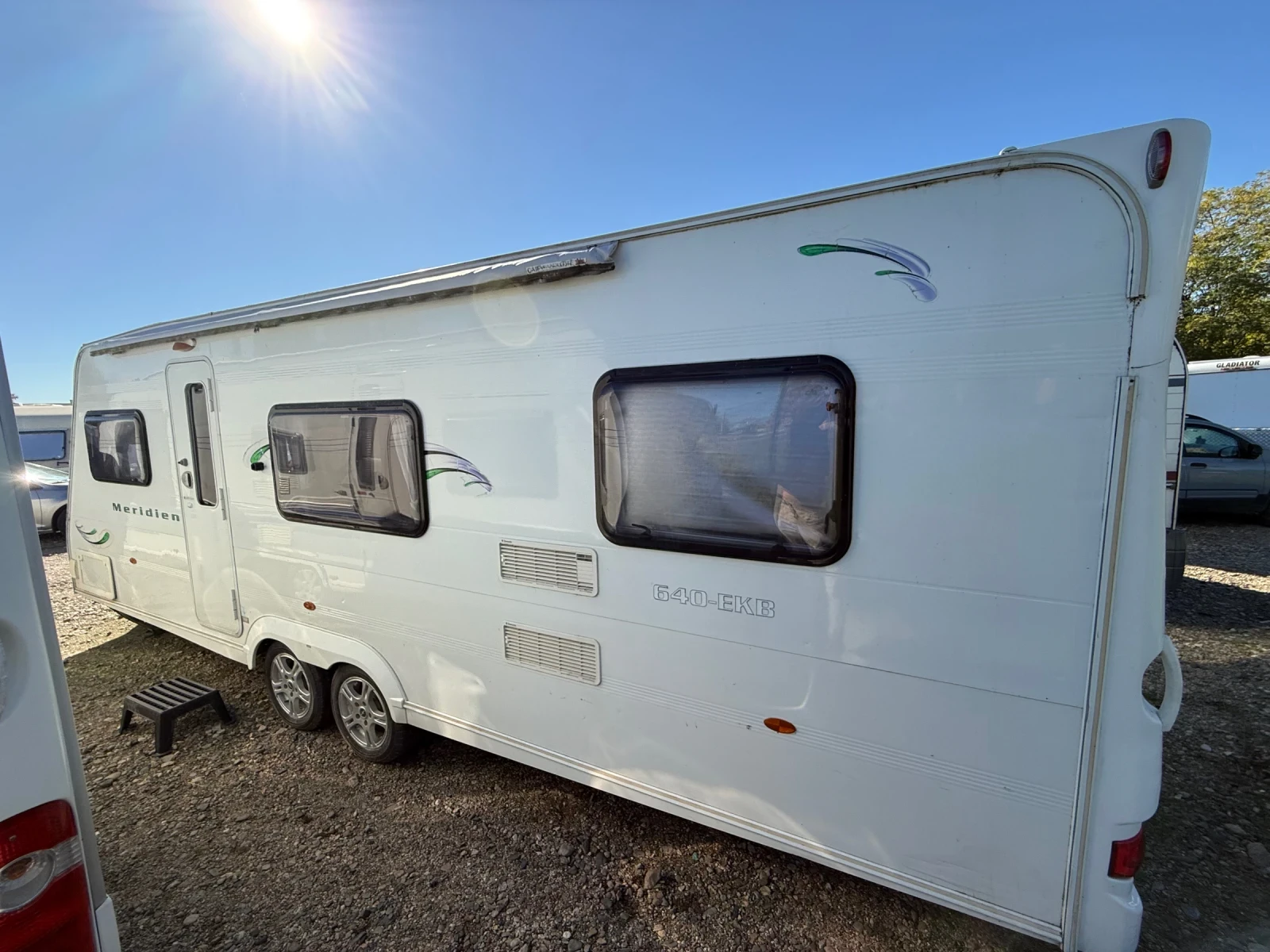 Каравана Fleetwood Meridien 640 EKB, снимка 2 - Каравани и кемпери - 54568941