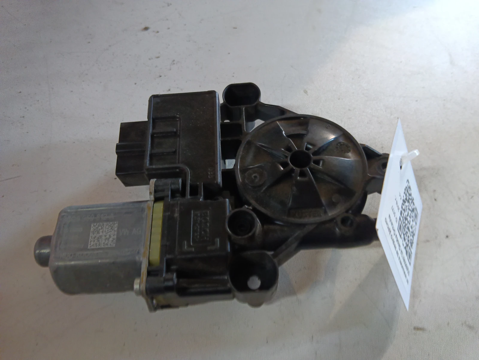 ел.машинка за задно дясно 5Q0959812A Skoda Octavia