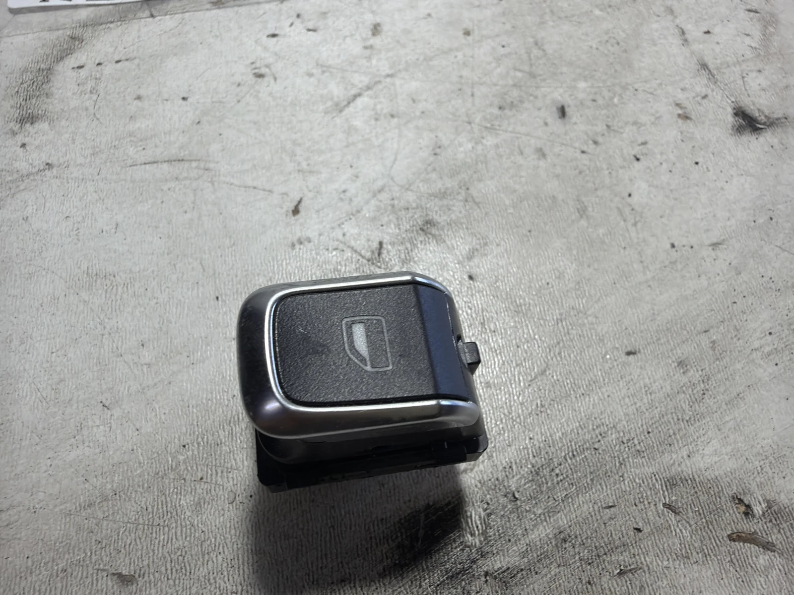 копче ел. стъкла 8K0959855B Audi A4