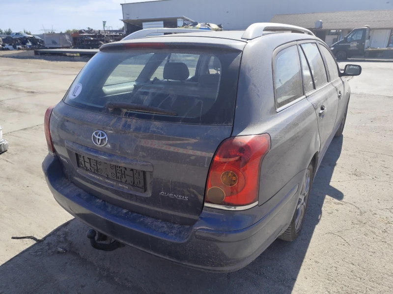 Toyota Avensis 1.8, снимка 4 - Автомобили и джипове - 47576893