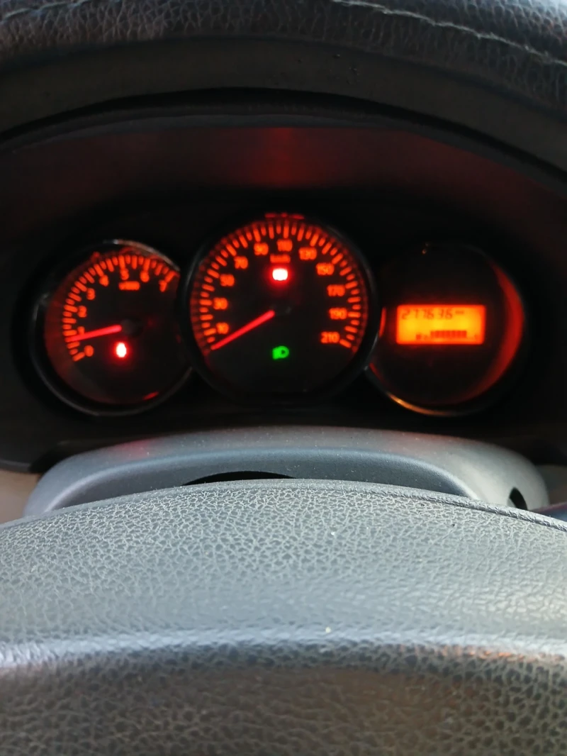 Dacia Dokker 1.5 DCI, снимка 11 - Автомобили и джипове - 52158273