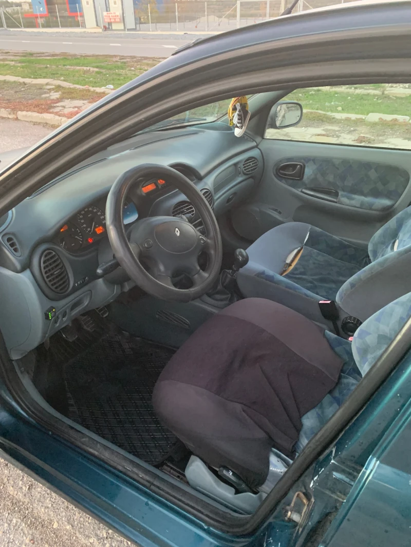 Renault Megane 2.0, снимка 9 - Автомобили и джипове - 52877241