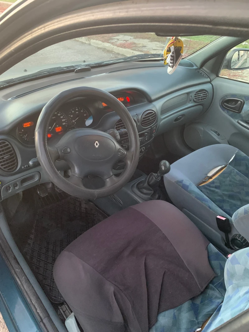 Renault Megane 2.0, снимка 10 - Автомобили и джипове - 52877241