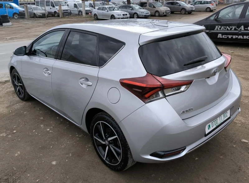 Toyota Auris 1.2I Turbo 16V Фейс , снимка 3 - Автомобили и джипове - 52711827