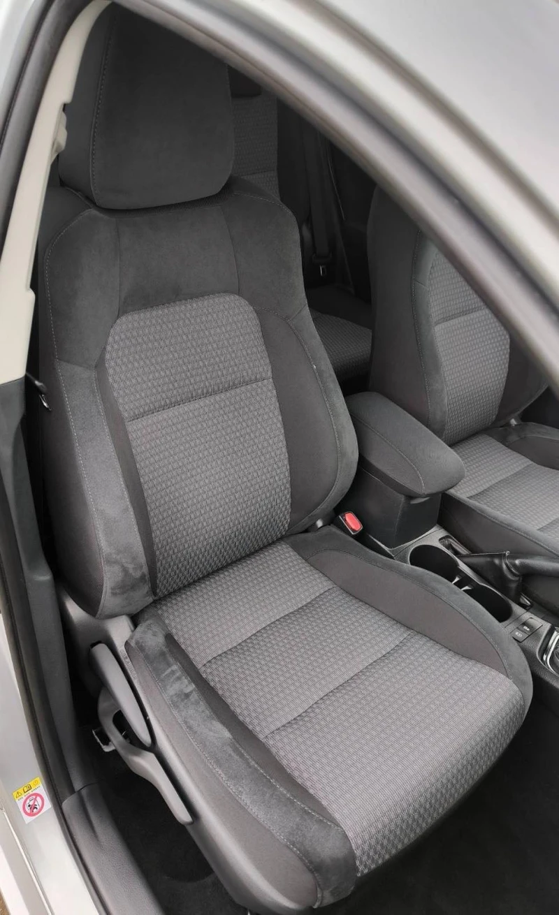 Toyota Auris 1.2I Turbo 16V Фейс , снимка 8 - Автомобили и джипове - 52711827