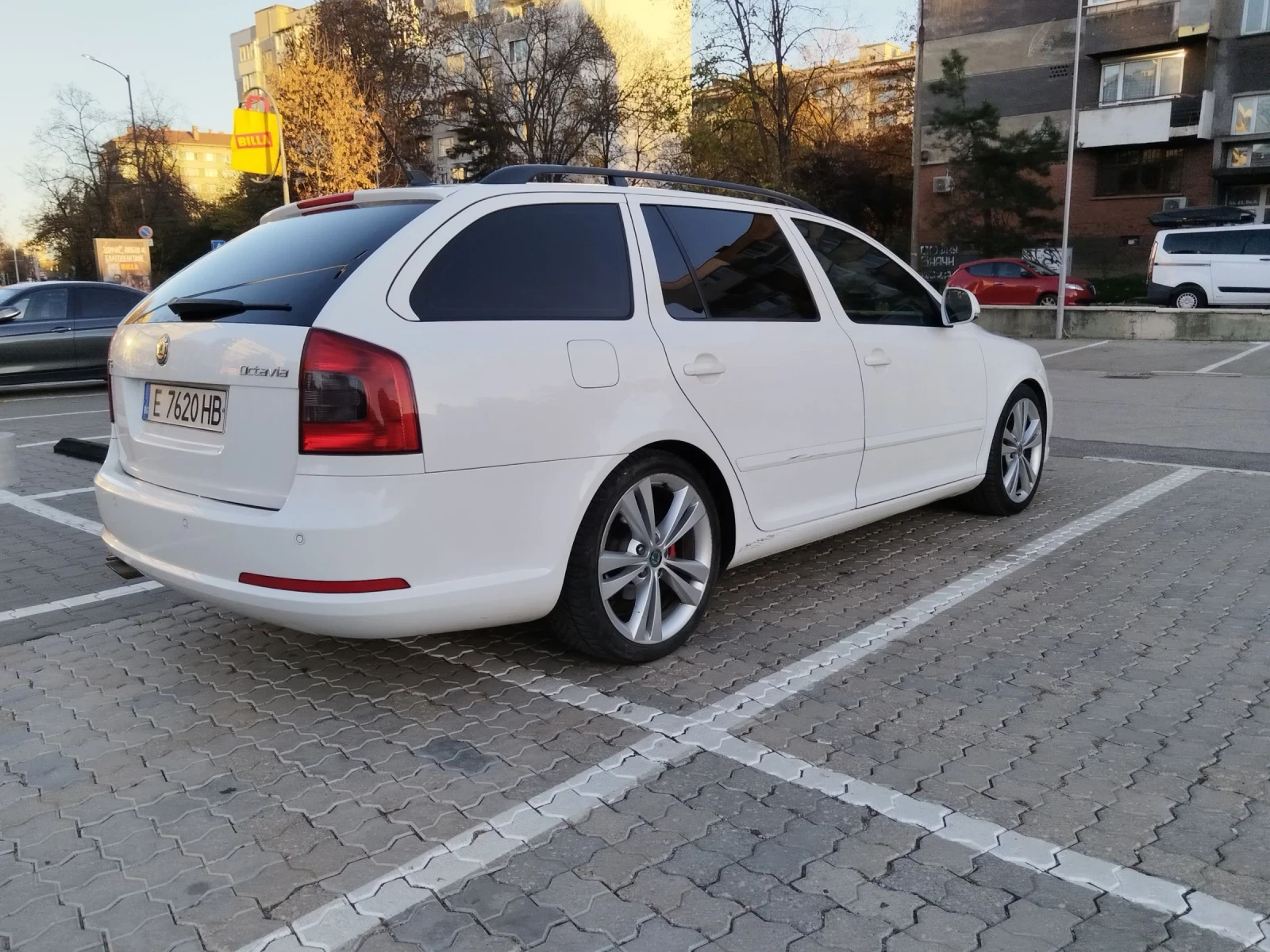 Skoda Octavia VRS / 2.0 TFSI / DSG - изображение 5