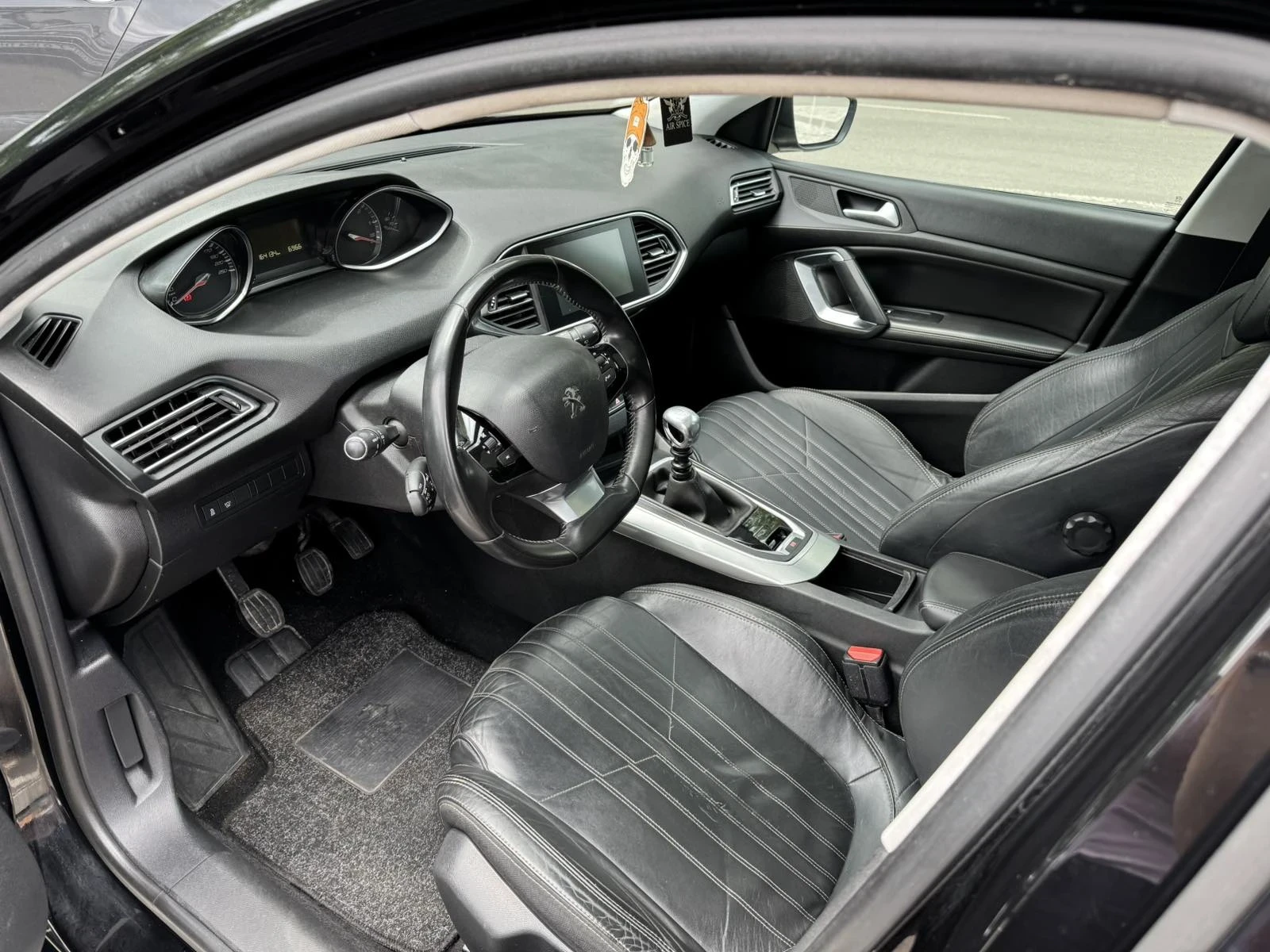 Peugeot 308 1.6 BlueHDi Allure 120к.с. - изображение 9