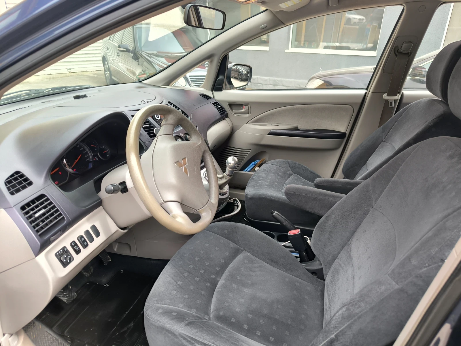 Mitsubishi Grandis 2, 4 MIVEC, снимка 6 - Автомобили и джипове - 53923862