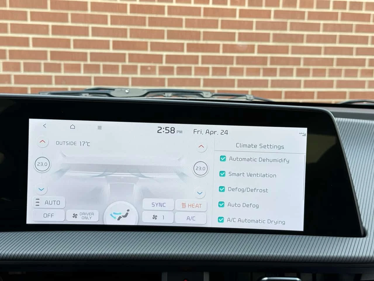 Kia EV6 Land w/GT Line Pkg AWD  CARFAX, снимка 14 - Автомобили и джипове - 54357624