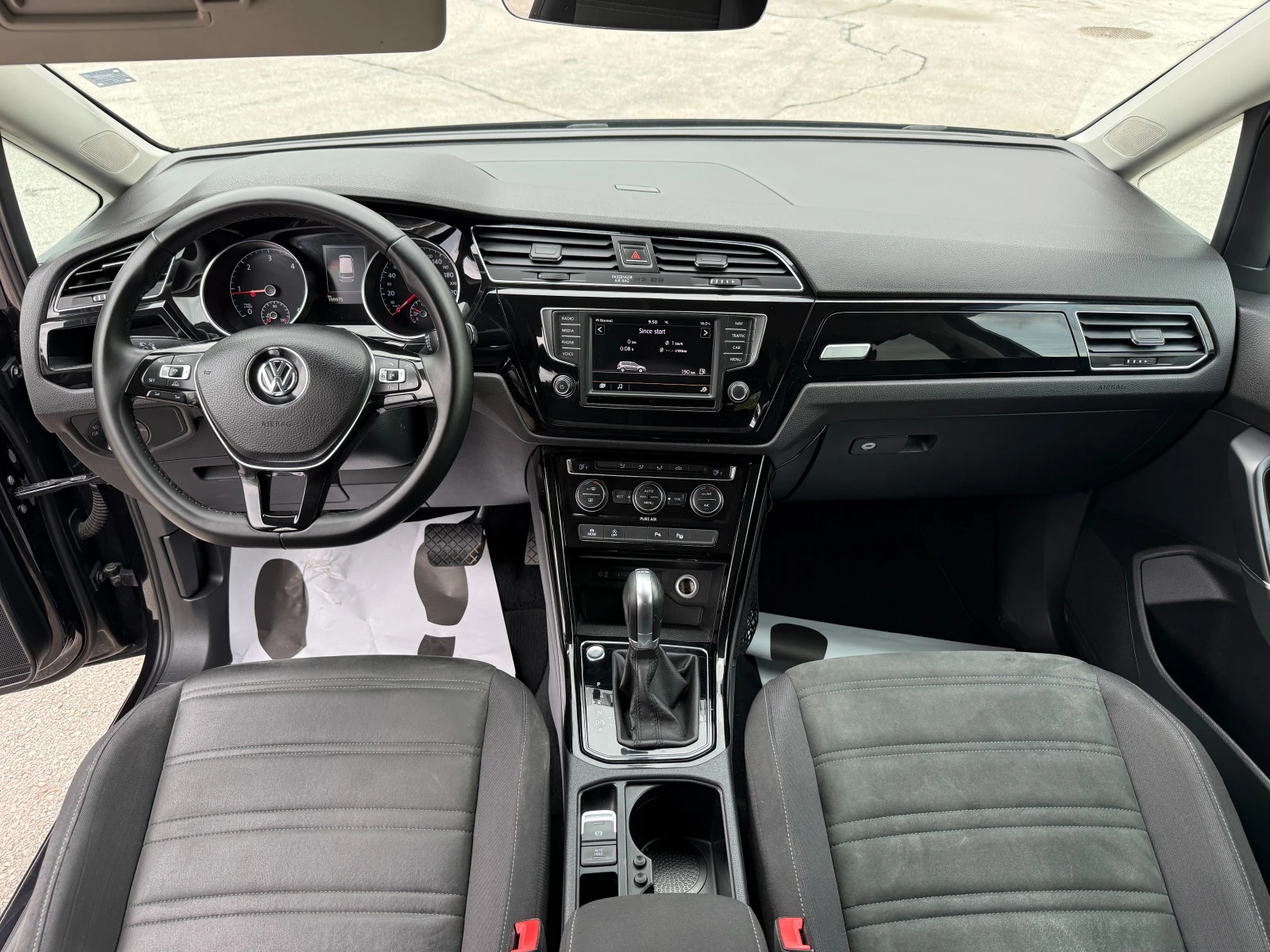 VW Touran, снимка 11 - Автомобили и джипове - 54471639